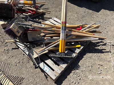 Shovels, rakes, brooms, pitchfork, sledgehammer, pickaxe Divers - Outils à main