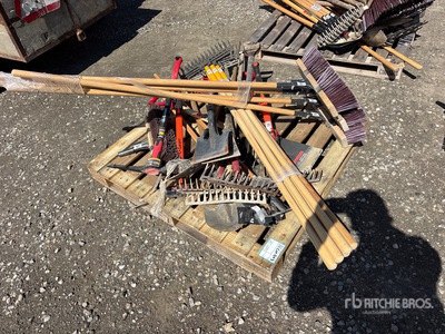 Shovels, rakes, brooms, pitchfork, sledgehammer, pickaxe Divers - Outils à main