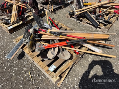 Shovels, rakes, brooms, pitchfork, sledgehammer, pickaxe Divers - Outils à main