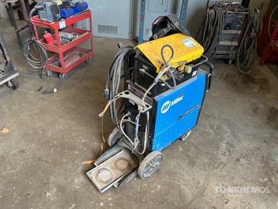 Miller Millermatic 252 を見 Welder - Electric