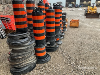 Traffic control pylons, flags, wooden stakes, salt bags Varios, tienda, almacen, consumidor