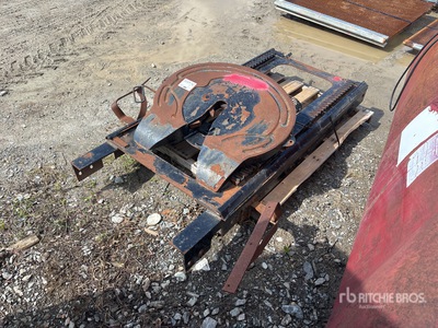 Holland 58 in Sliding Fifth Wheel
