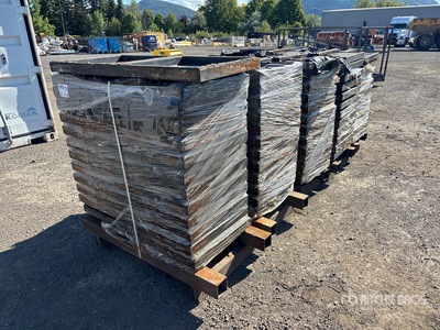 Quantity of (5) Pallets of Various Concrete Block / Paver Molds コンクリート その他
