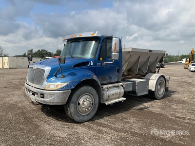 2007 International 4300 SBA 4x2 Spreader Truck