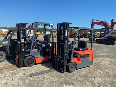 Toyota 7FBEU15 2600 lb Electric Forklift