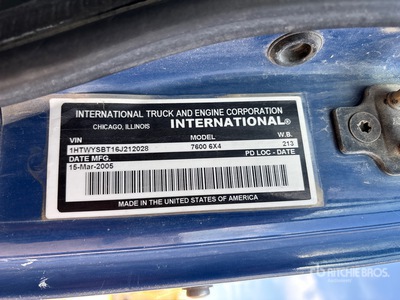 2013 International 7600 SBA 6x4 Mixer Truck