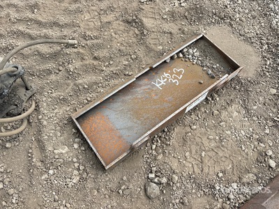 2026 GIYI 24 in Mini Skid Steer Attachment Mounting Plate (Unused)