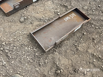 2026 GIYI 24 in Mini Skid Steer Attachment Mounting Plate (Unused)