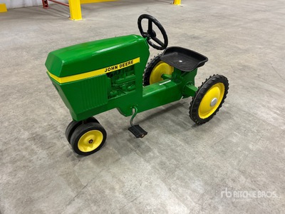 John Deere 520 Pedal Tractor