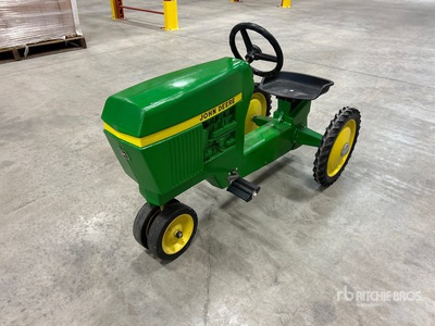 John Deere 520 Pedal Tractor