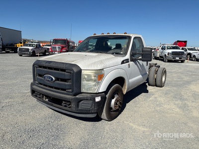 2011 Ford F-350 XL 4x2 Cabina y chasis