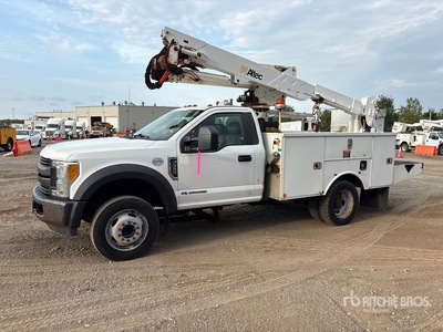 2017 Ford F-550 4x2 Camión con Cesta Elevadora