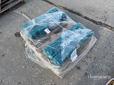 Quantity of (2) Makita HM1307CB 35lb Démolisseur