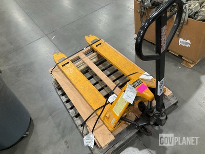Uline H-1043 Pallet Jack
