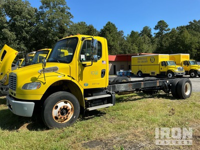 2014 Freightliner M2106 4x2 Cab and Chassis