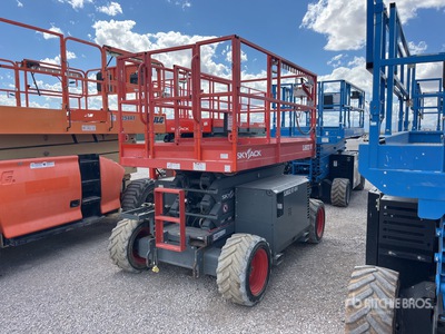 2017 Skyjack 6832RT 4x4 Dual Fuel Plateforme élévatrice à ciseaux