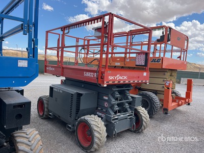 2017 Skyjack 6832RT 4x4 Dual Fuel Podnośnik nożycowy