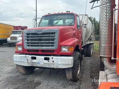 1999 Sterling LT9511 8x4 Betonomieszarka