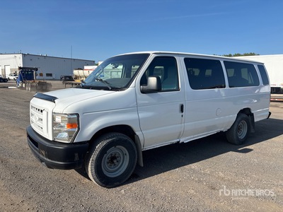 2013 Ford E-350 10 乗客用バン