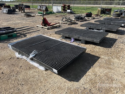 Quantity of (12) 123220 6.5 ft x 4 ft x 1 in Molded Grating (Unused)