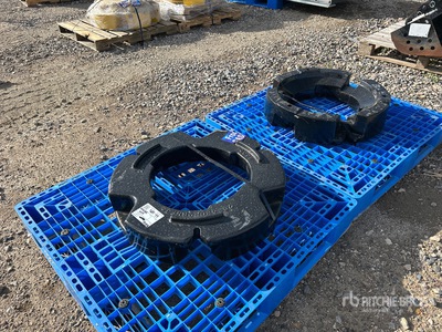 Quantity of (2) 500 lb Stacking Wheel أوزان الجرارات (Unused)
