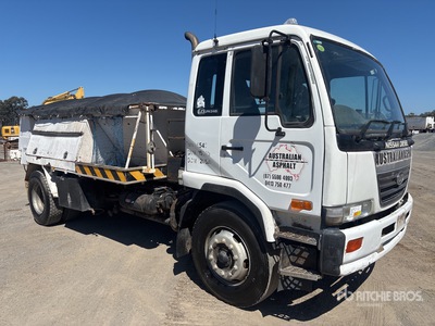 2006 Nissan UD PKC215 4x2 Asphalt Distributor Truck