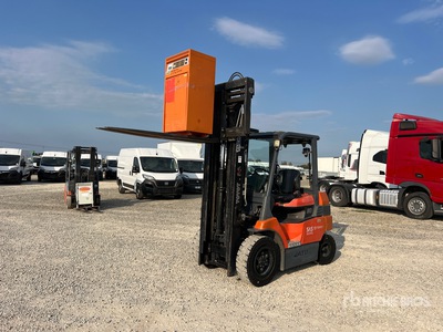 2005 Toyota 7FB30 3000 kg Montacargas Eléctrico