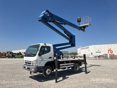 Socage DA 328 28 m on 2012 Mitsubishi 4x2 高所作業車