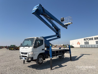 Socage DA 328 28 m on 2016 Mitsubishi Fuso 4x2 高所作業車