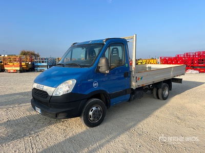 2015 Iveco 35C11 Flatbed Truck