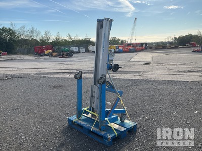 2015 Genie SLA-10 Materialaufzug