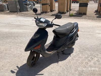 1998 Suzuki AN125X Scooter (Inoperable)