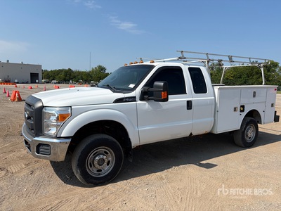 2015 Ford F-250 4x4 Extended Cab Utility Truck