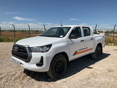 2021 Toyota Hilux 4x4 Crew Cab ピックアップ