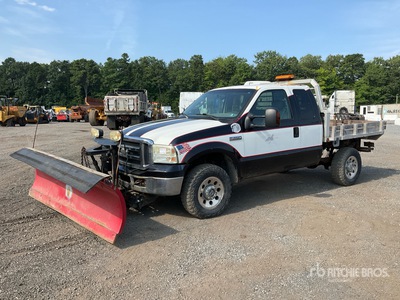 2000 Ford F-350 XLT 4x4 Extended Cab Snow Plow Truck