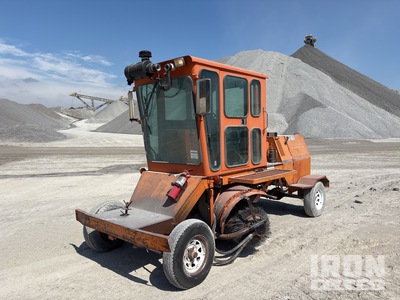 Broce RJ300 Self-Propelled Broom