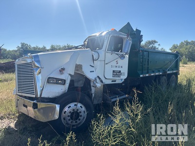 2006 Freightliner Classic 120 6x4 شاحنة قلابة /محورين (Inoperable)
