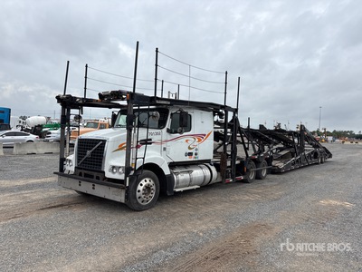 2013 Volvo VAH 6x4 Sleeper Car Carrier Truck