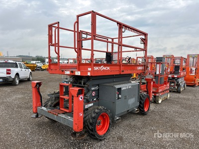 2018 Skyjack SJ6832 RT 4x4 Gasoline Scissor Lift