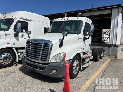 2015 Freightliner Cascadia 125 6x4 Cabeza Tractora Cabina Corta