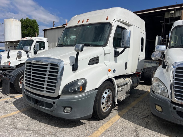 2018 Freightliner Cascadia 125 6x4 T/A Sleeper Truck Tractor