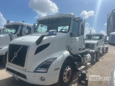 2019 Volvo VNR64T300 6x4 Cabeza Tractora Cabina Corta