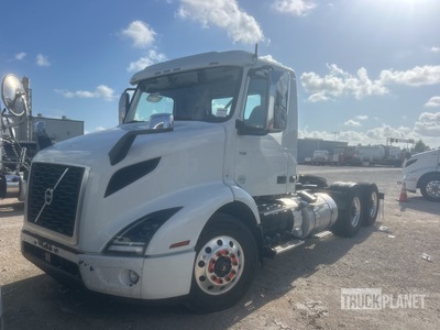 2018 Volvo VNR64T 6x4 3-Achs Sattelzugmaschine (Inoperable)