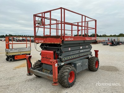 2013 Skyjack SJ7135RT 4x4 Gasoline Scissor Lift