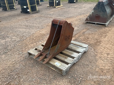 12 in Digging Excavator Bucket