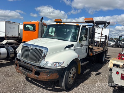 2007 International 4300 4x2 Attenuator Truck