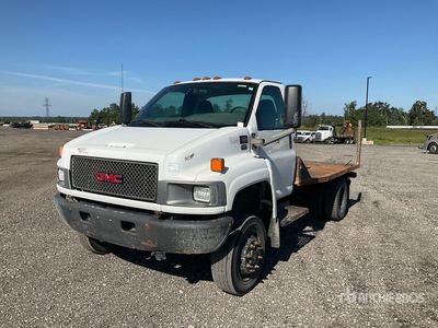 2005 GMC C4500 4x4 Ciężarówka z płaską platformą