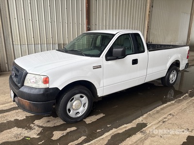 2005 Ford F-150 XL 4x2 Pickup