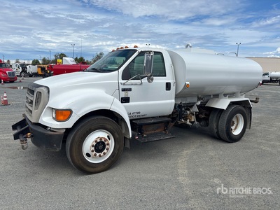 2004 Ford F-750 4x2 散水車