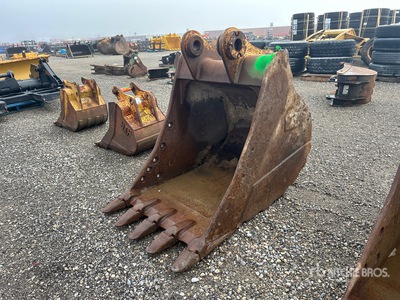 Cat 325 42 in Digging Excavator Bucket